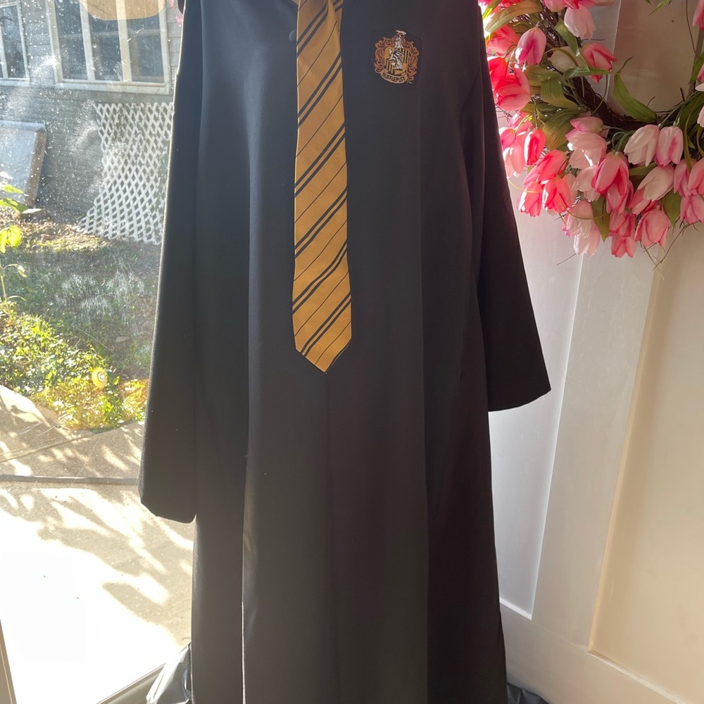 Hufflepuff Harry Potter robe and accessories